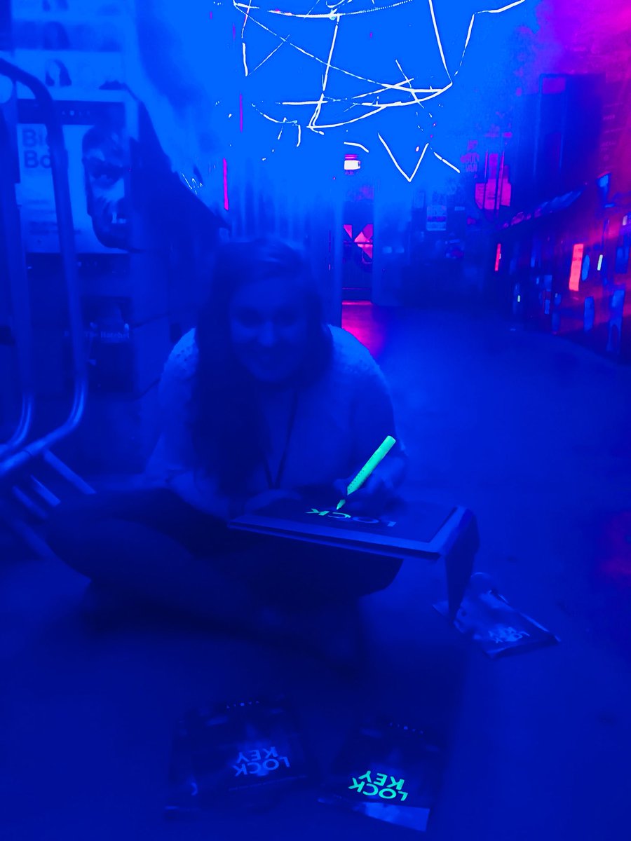 smith_barlow's tweet photo. Last week #composer @Bella_Barlow was highlighting our #LockAndKeyMusical posters for @VAULTFestival we had THE BEST time with our #cast & #creatives thanks to everyone who came to watch our brand new show! Massive thanks to #VAULT2018 for having us! 💕 https://t.co/AMFHcQfVIb