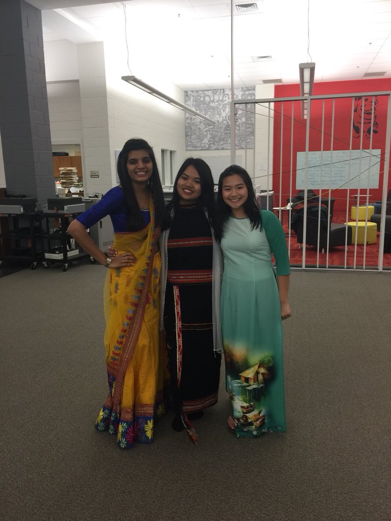 BHSIntNatClub's tweet image. BHS International Club Fashion Show!