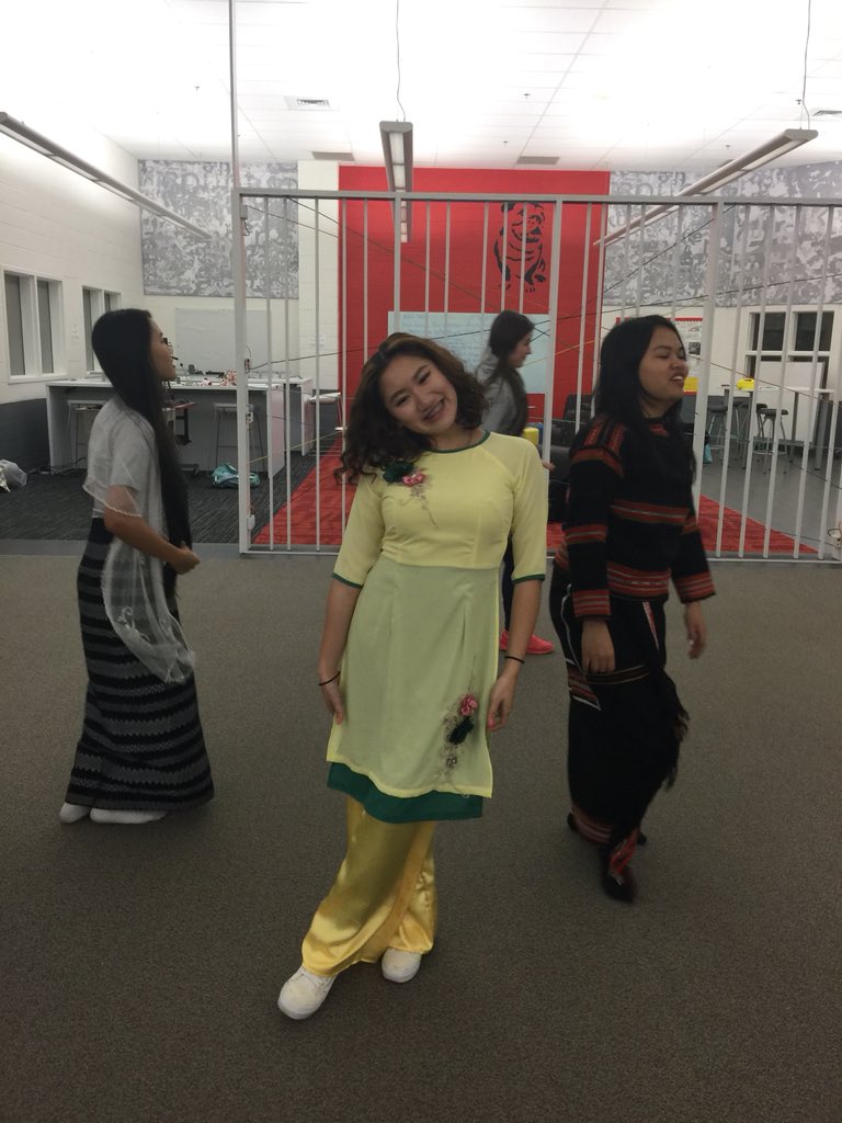 BHSIntNatClub's tweet image. BHS International Club Fashion Show!