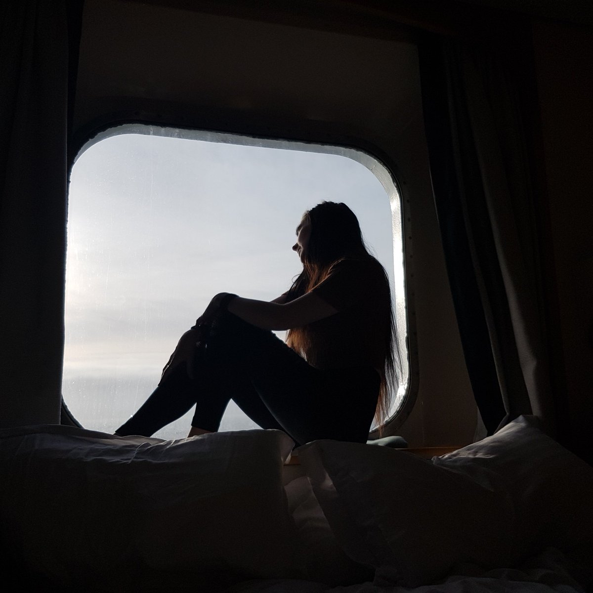 PixieeLittle's tweet photo. Sorry all, on a cruise ship in the middle of the ocean with no internet but back on line now ! Xxx https://t.co/xhlVpOeElR