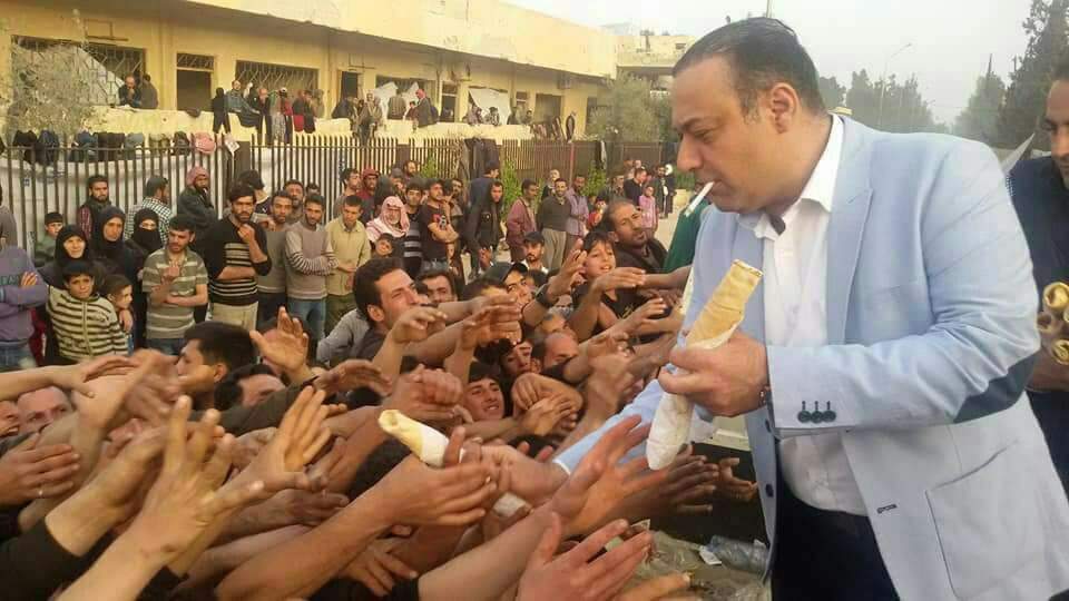YousefAlbostany's tweet photo. في أحقر وانذل من هذا المشهد
هذه هي عقلية نظام الأسد بالتعامل مع الشعب السوري
يحاول اذلالهم بكل شيئ
هؤلاء هم أهال #الغوطة الذين خرجوا عبر "الممرات الآمنة" https://t.co/0taMx7VIhb