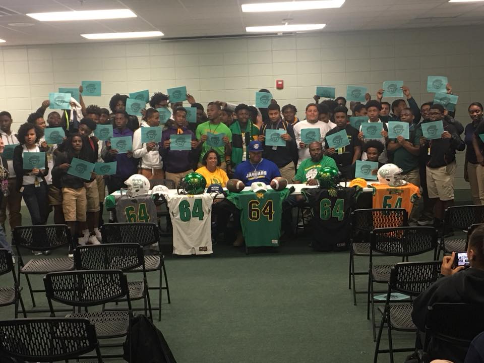 KPLC7Sports's tweet photo. Congrats to Washington-Marion's DaQuan Dantley for signing his LOI with Southern.

#SWLApreps

Photo Credit: @FLHarrison3 https://t.co/yaDt6dI7sF