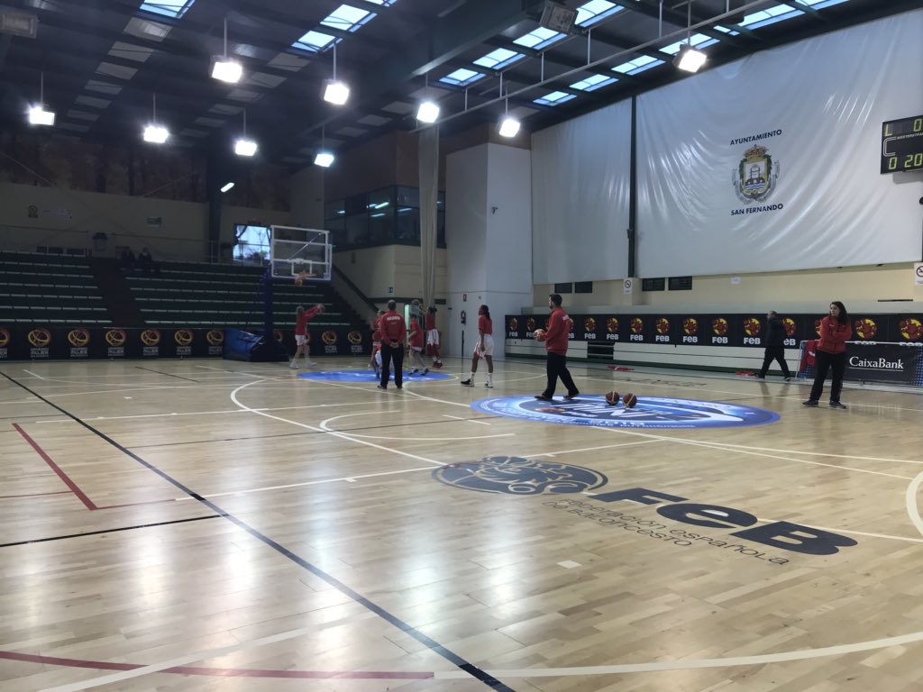 FBMadrid's tweet photo. #Mini2018 Nuestras selecciones entrenaron a las 18 horas en el Pabellón. El Parque para estirar piernas, tirar y quitar nervios! En menos de 24 horas comenzarán a jugar los partidos. Mucha suerte chicos y chicas. https://t.co/0byQHNtgnK