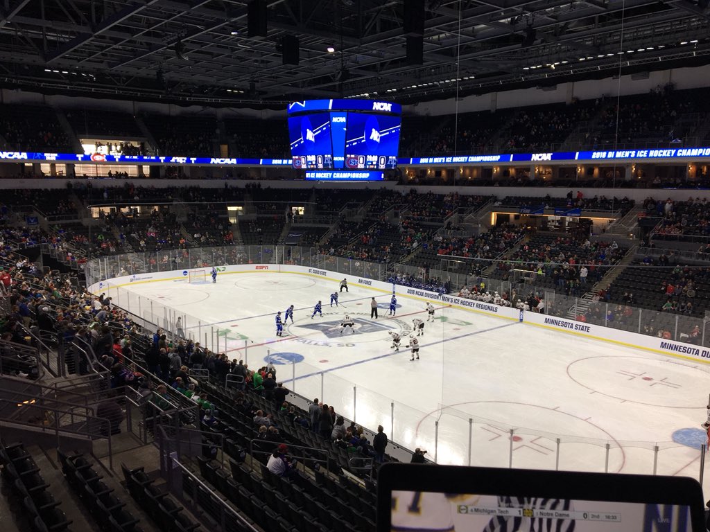 Puck drop between SCSU and Air Force at the West Regional #collegehockey