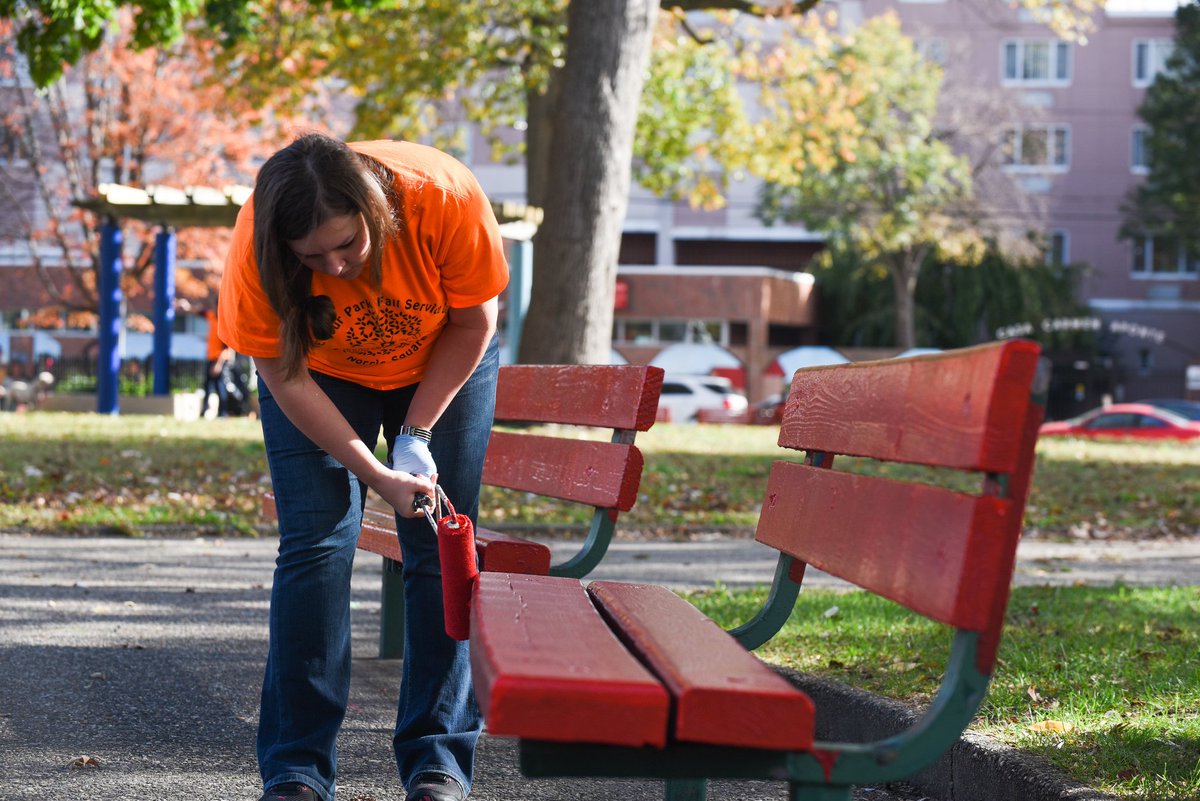 PhiladelphiaGov's tweet photo. #CommitToServe for an hour, a day, or more in 2018! Sign the pledge today ➡️ https://t.co/dUBk9cz4oK https://t.co/DlVdnJD22D