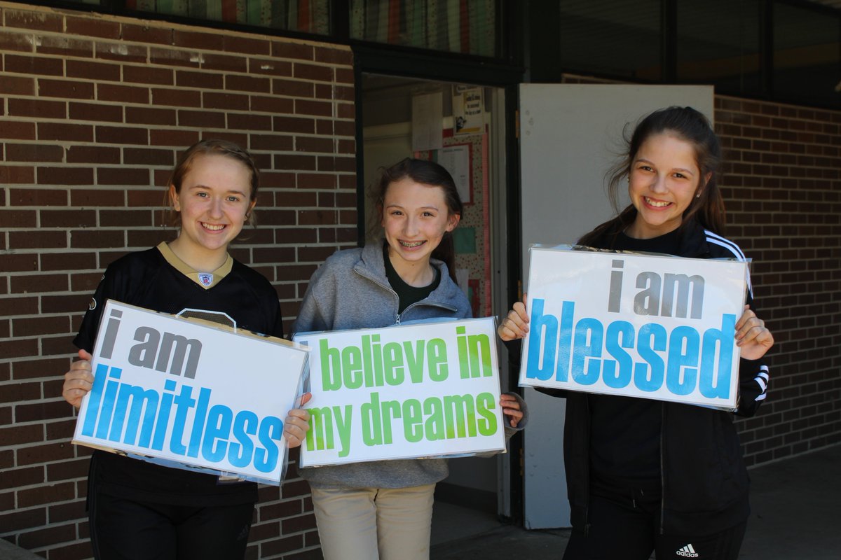 jenn_vulgamore's tweet photo. Black and Gold day! #FSHSBeta #futureleaders @Gofshslions https://t.co/oyLf5RKPGa