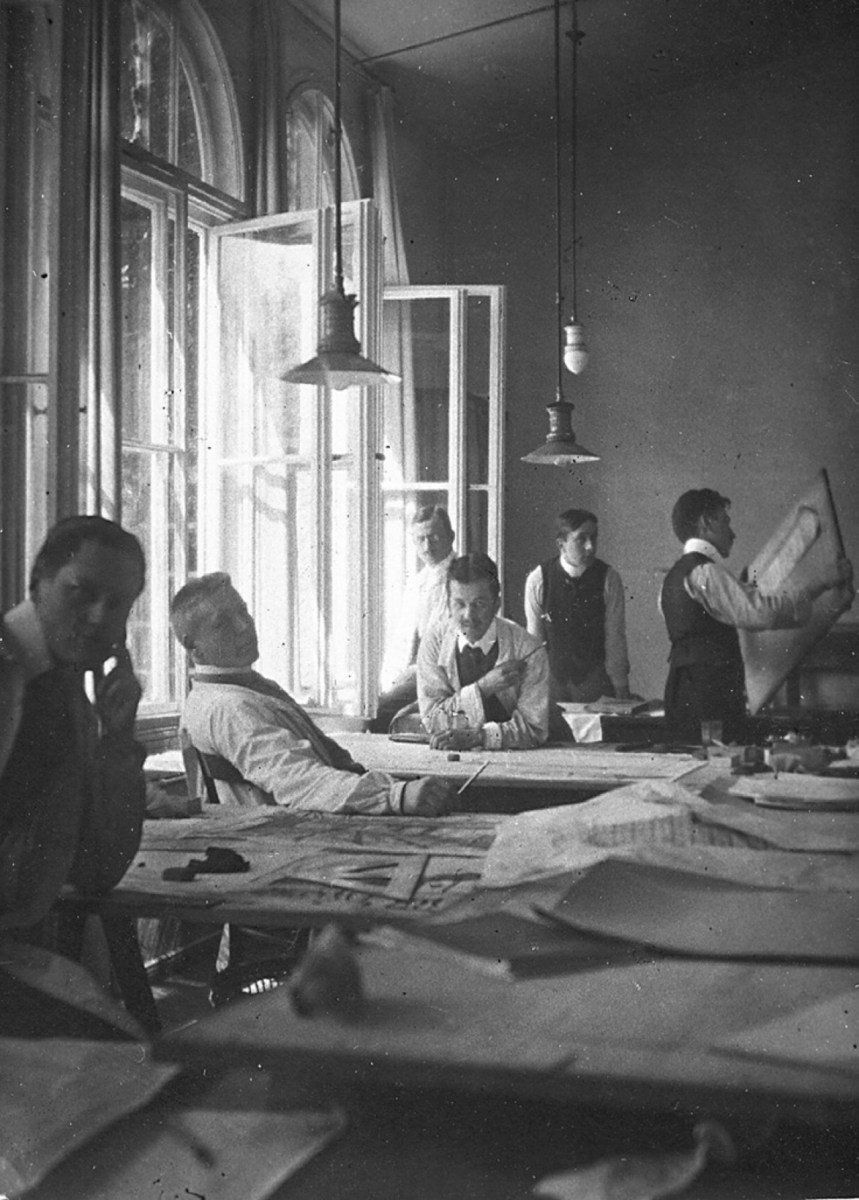 almale's tweet photo. Estudio #PeterBehrens 1908 #MiesvanderRohe #AdolfMeyer #MaxHertwig #BernhardWeyrather #JeanKrämer #WalterGropius https://t.co/QHBtp0JEoL