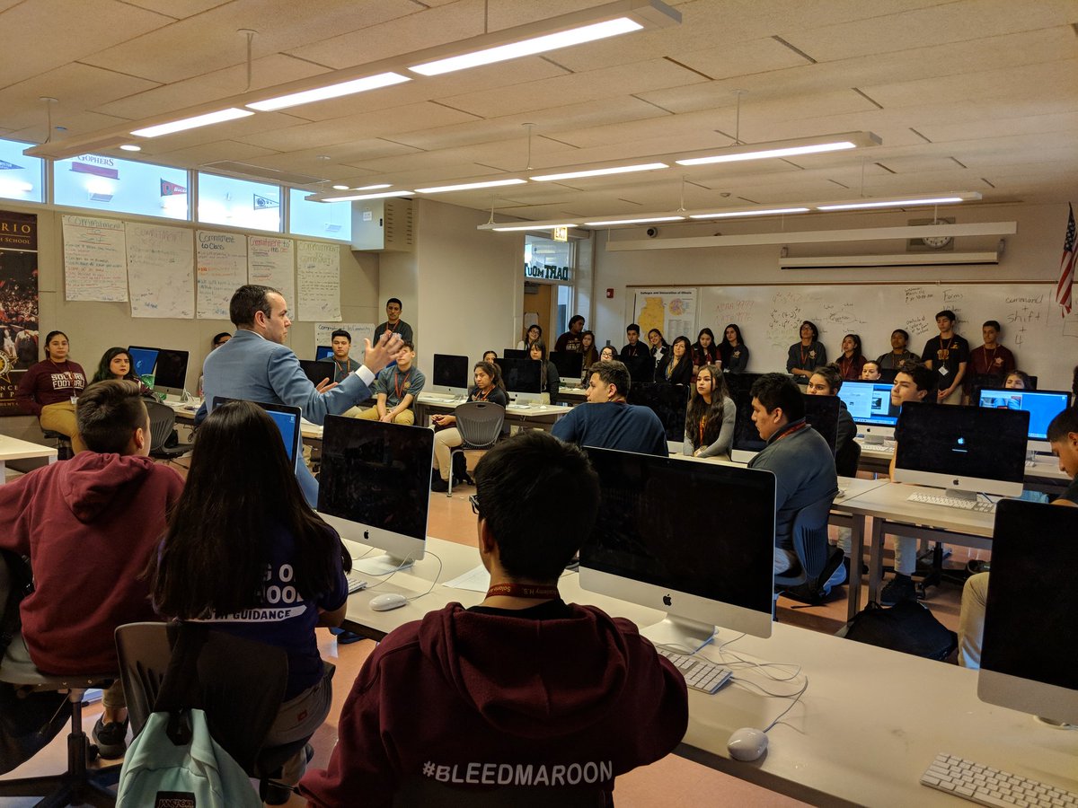 SolorioHS's tweet photo. A huge thanks to @TelemundoCHI anchor, Alfonso Gutierrez, for coming to speak to our @SolorioSpanish classes! https://t.co/Lqed4tRCL1