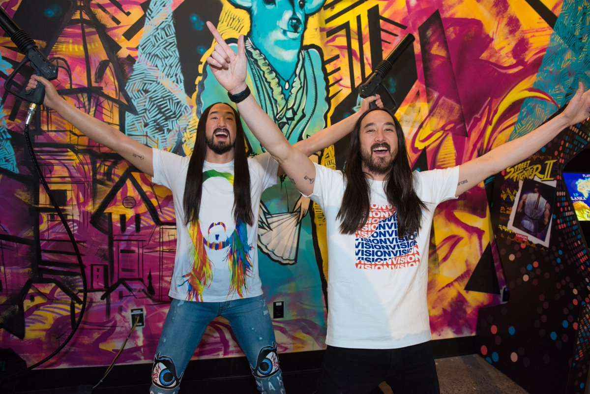 TussaudsUSA's tweet photo. Major shout out to @SteveAoki for paying his figure a visit @leveluplasvegas before his show @HakkasanLV last night! #TakeMeToAoki #AndThePartyContinues https://t.co/7gY5byfBhS
