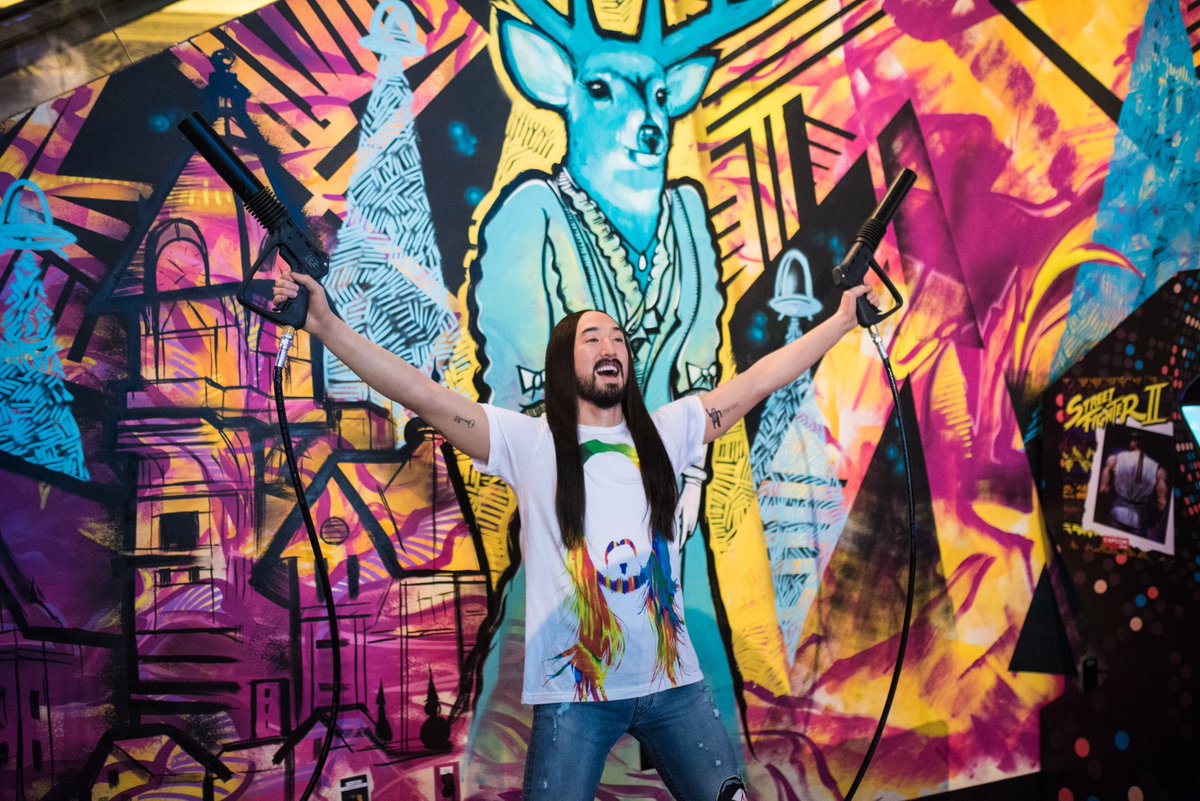 TussaudsUSA's tweet photo. Major shout out to @SteveAoki for paying his figure a visit @leveluplasvegas before his show @HakkasanLV last night! #TakeMeToAoki #AndThePartyContinues https://t.co/7gY5byfBhS