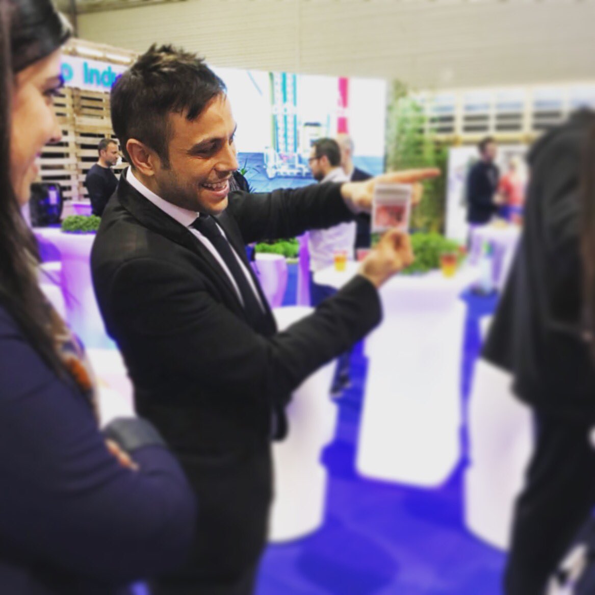 xacobesanz's tweet photo. Magia en stand de #Dielectro en #feriadelaenergiadegalicia Transmitiendo los valores de marca e innovación tecnológica de viviendas domóticas #domotica #silleda #feiradaenerxiadegalicia #marketing #magia 

Y ya en #Madrid para actuar en las #cenasmagicas del @restaurante_eiffel https://t.co/uDELbN3lEu
