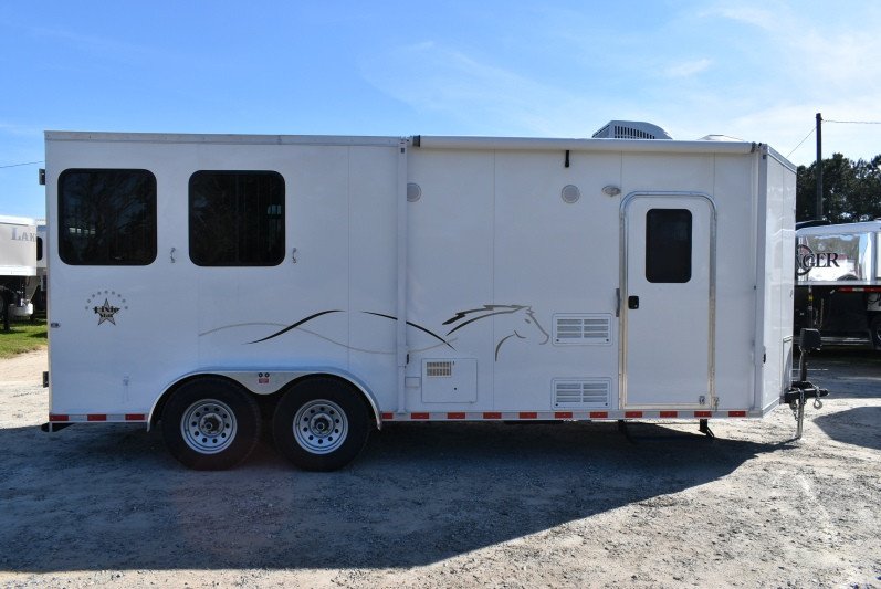 DixieHorseMule's tweet image. Just Arrived! 2018 @Harmar #2Horse #BumperPull with 8' #LivingQuarters - $27,428 dhmco.com/trailer.asp?id…