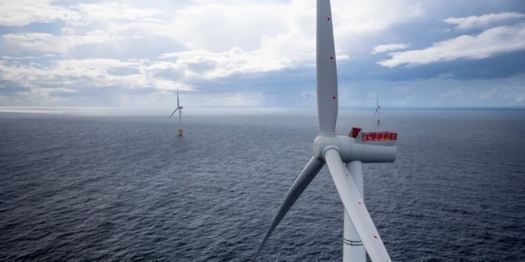 paulpaetz's tweet photo. Scotland’s floating wind farm shows how powerful offshore wind can be https://t.co/jMfQL6dwar #windenergy #floatingwindfarm #Scotland #capacityfactor #generationefficiency #renewables https://t.co/SQI0G8N7RJ