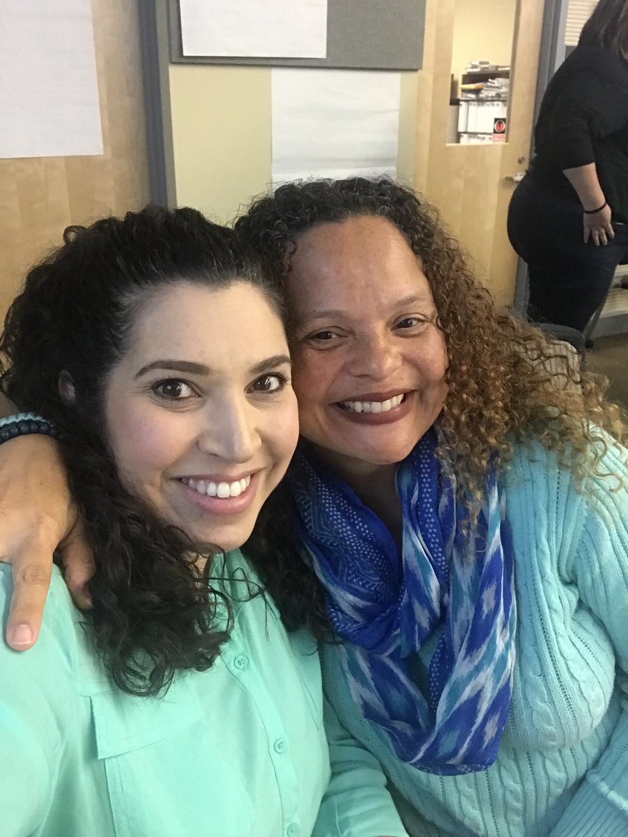 We have a passion for teaching kids, supporting teachers and wearing the same color.  #teal  #like-minded@LinnetteHernand.