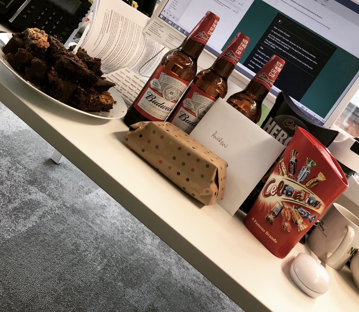 shelleywrightt4's tweet photo. @NetworkNatter Happy birthday Andrew🎉🎂🍻@NMRoyston @JonathanR1974 @fayedixon @AshleyCollins99 @halders69 #birthdaysdoneproperly https://t.co/FVBgWGzMCu