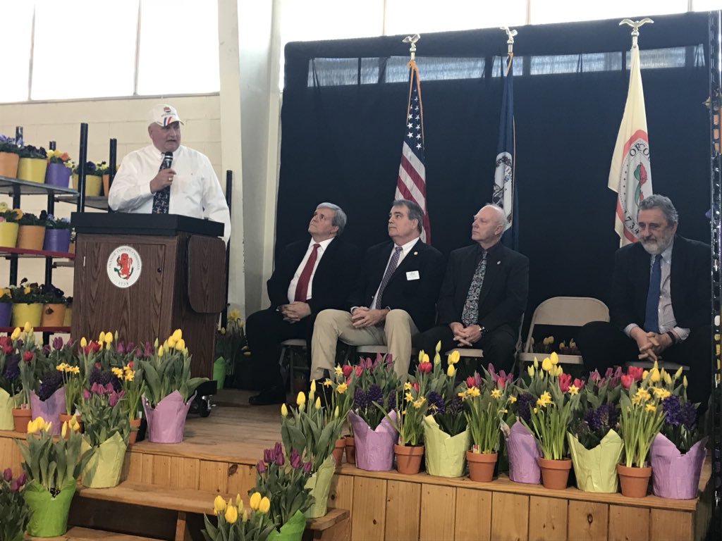 liesjeklomp's tweet photo. Ambassador Schuwer on the historic and economic ties that connect the Netherlands with Orange County Virginia #NLinOrangeVA @ the farm of Gerrit “Jerry” van Hoven full off Dutch flowers, bulbs and garden plants. The farm started with 6 and now is 48 acres off pretty NL flowers! https://t.co/p67Nc1albR
