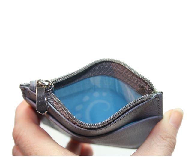 ReynardLeather's tweet photo. It's even beautiful on the inside.  The Reynard ladies 'night out' cardholder.  Fits in even the smallest clutch bag.  Available on Amazon.  #girlsnightout #clutchbag #eveningwear #ladiesnight #women #reynardleather https://t.co/gqXVRKAcg3 https://t.co/Dzr7gzrZrN