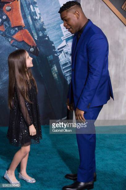 maddygmcgraw's tweet photo. #pacificrimuprising opens today!! Go see it!! I LOVED IT!!! #kaijublue #jaegerpilot #youngamara https://t.co/4mICZO4UWI