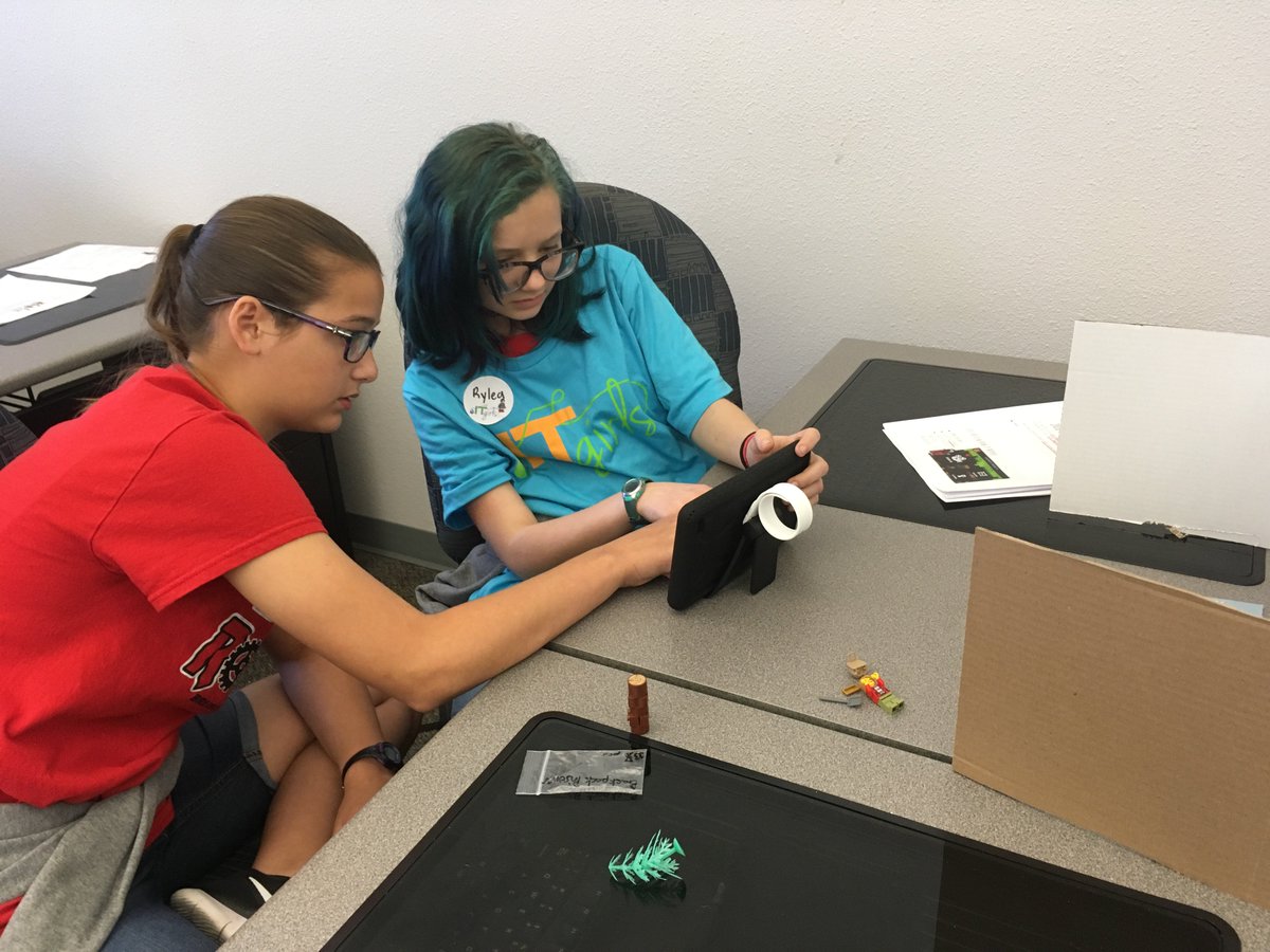 Today we’re at <a href="/MyBRCC/">BRCC</a> for #ITGirls! Right now students from Sherwood Middle and Brusly Middle are learning how to make stop motion videos! @FoundationEBR