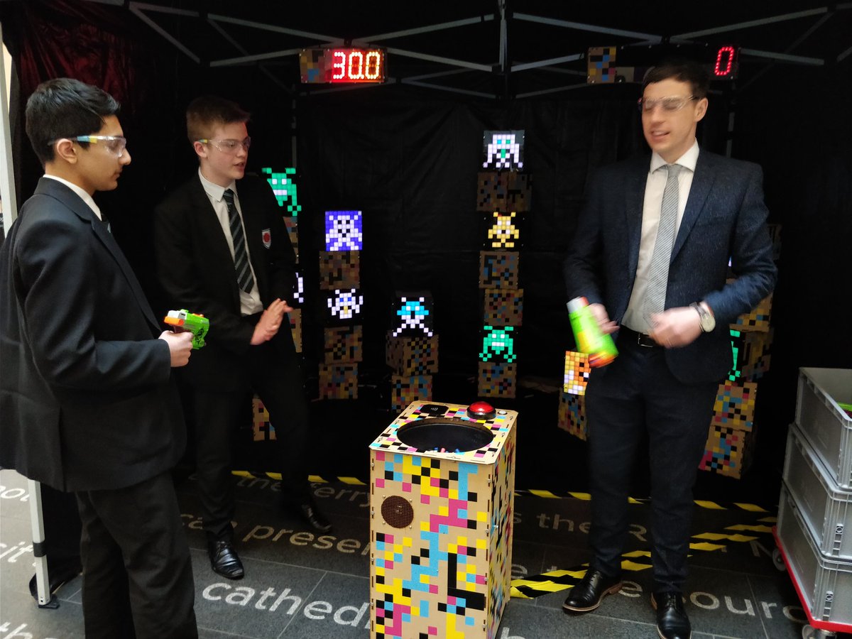Mr Carlin Talking to our students about being asked to run <a href="/MadeInvaders/">Made Invaders</a> today at #YoungMakefest <a href="/Liverpoollib/">Liverpool Libraries and Information Services</a>