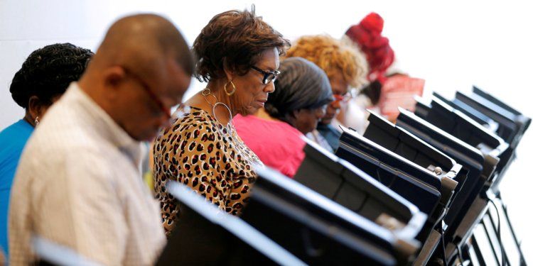 Some voting machines in the US are so old officials can't even tell when they've been hacked. buff.ly/2GNaZYL via <a href="/businessinsider/">Business Insider</a> #elections #voting