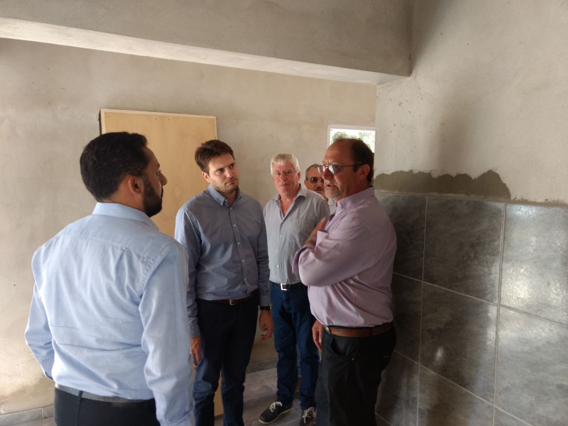 🔹En #LosCisnes recorrimos el avance de obra de la nueva escuela que tendrá la localidad. El edificio escolar representa un gran paso y el <a href="/gobdecordoba/">Gobierno de Córdoba</a> acompaña a la comunidad. ¡La escuela avanza a buen ritmo! 👍
