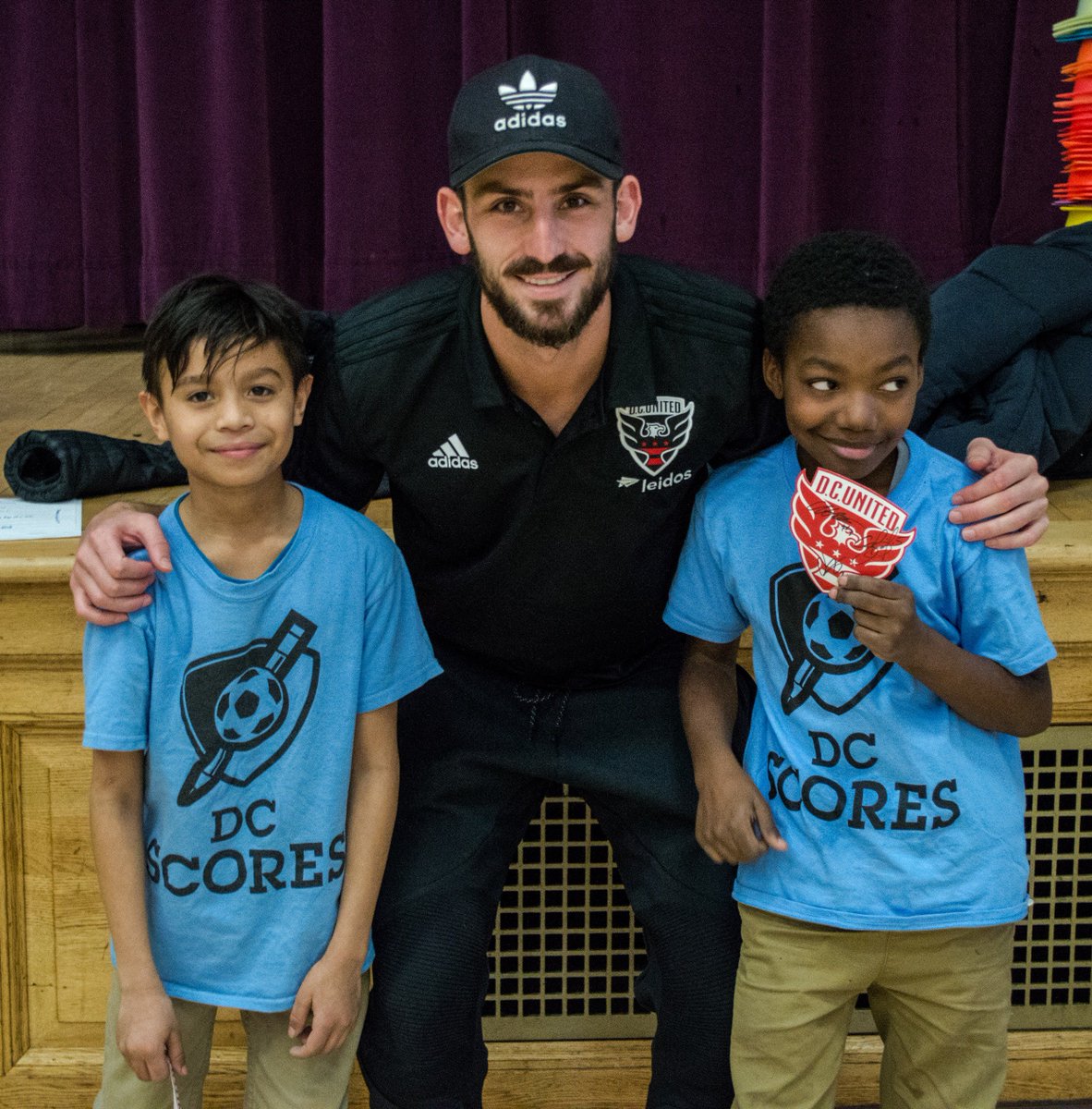 DCU_CR's tweet photo. Practice ☑️
Meetings ☑️
@DCSCORES visit ☑️
#DCUGivesBack with @StevenBirnbaum, @ChrisDurkin0 and Chris Odoi-Atsem.
📸>> https://t.co/5spTPkEzWr https://t.co/6G0BSrGBOW