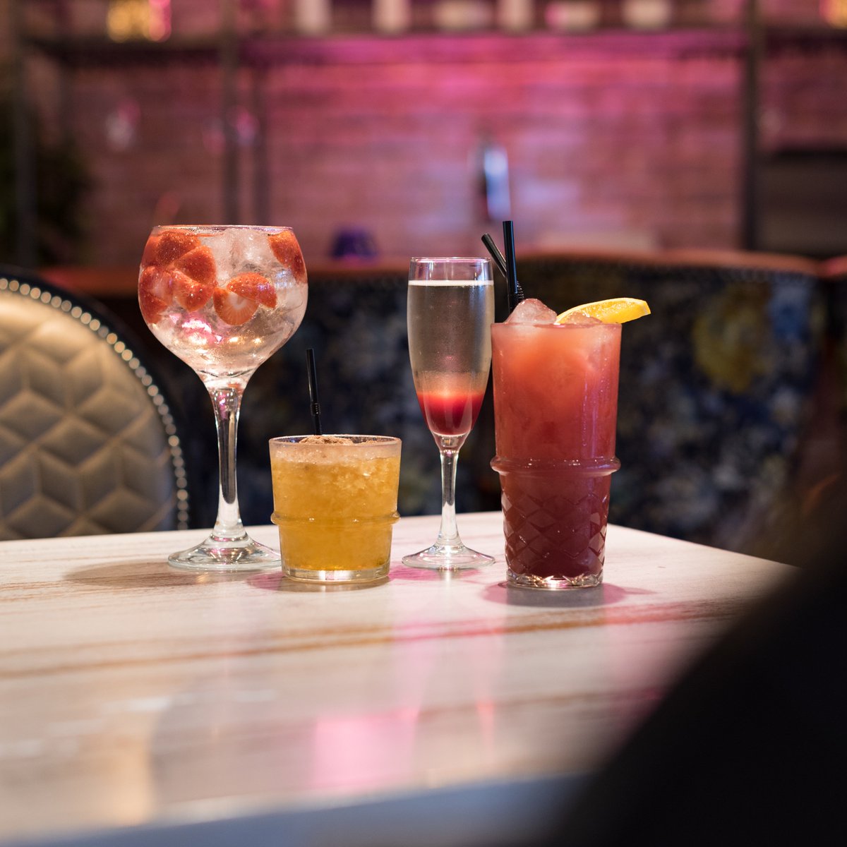 SlugHanover's tweet image. Guys your weekend is finally here! And of course we will always have your back with our amazing offers! Double whammy today with 2-4-1 on our whole cocktail menu and £13 bottles of Prosecco!

#fizzfriday #2for1