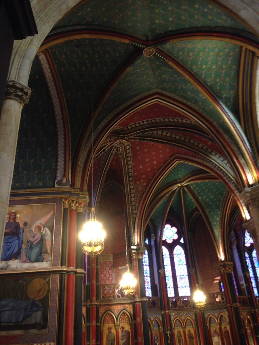 eligidius's tweet photo. En direct de la cathédrale de Bayonne, en plein travaux ! Les peintures néogothiques sont flambant neuves ! #teamJML https://t.co/X5lv83WSMm
