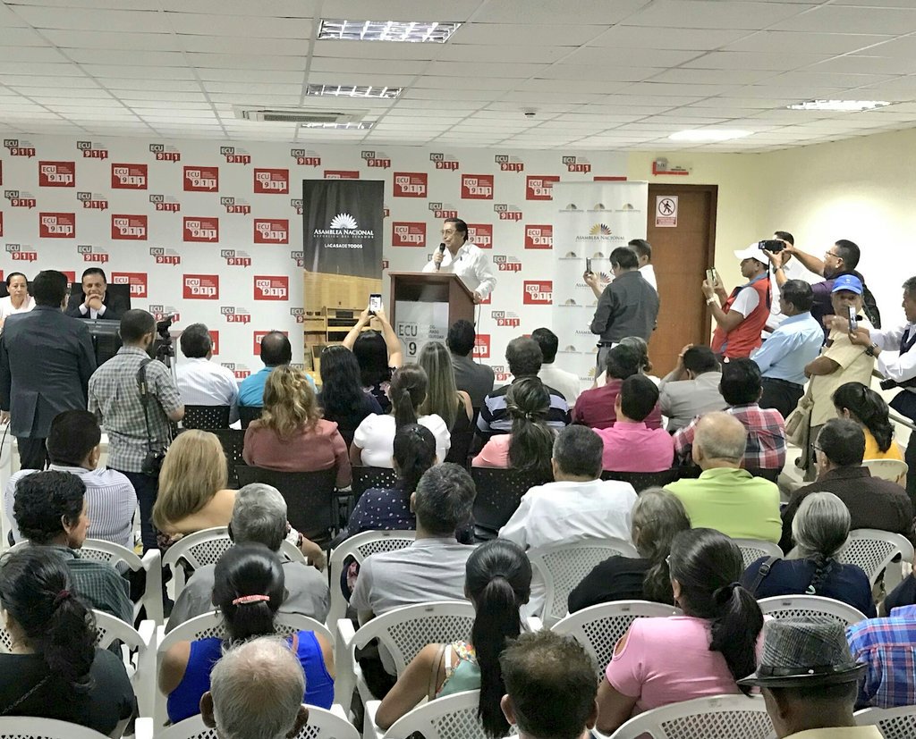 VeroMargaret's tweet photo. Asambleísta por #ElOro @MongoSanchezR realiza "Rendición de Cuentas 2017" en el marco del cumplimiento de la ley participación ciudadana y transparencia a su gestión en @AsambleaEcuador https://t.co/MCo69TaB4Q
