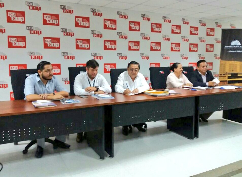 VeroMargaret's tweet photo. Asambleísta por #ElOro @MongoSanchezR realiza "Rendición de Cuentas 2017" en el marco del cumplimiento de la ley participación ciudadana y transparencia a su gestión en @AsambleaEcuador https://t.co/MCo69TaB4Q