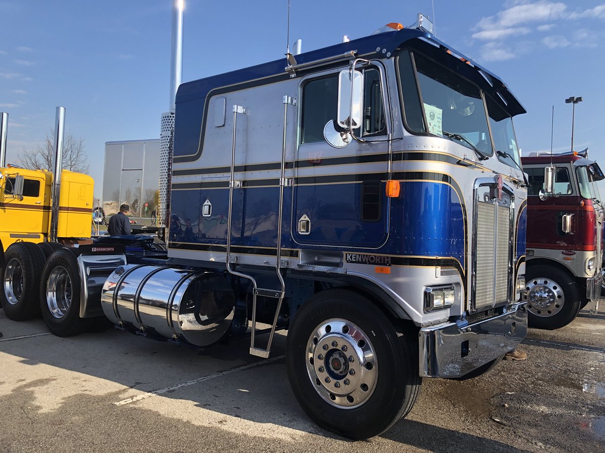 truckersnews's tweet image. There are a lot of sharp looking cabovers here at #MATS2018.