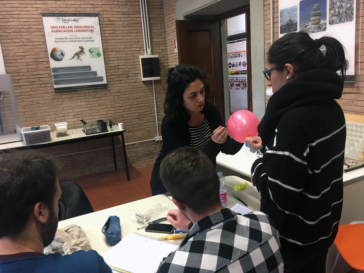 The 2018 edition of our #Magma, #Eruptions and #Risks short course is over, after three days of lectures, experiments, field trip a lot of fun. See you next year!