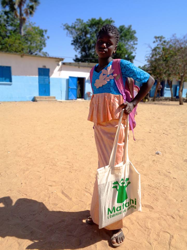 Nous étions partenaire d'une équipe participante à La Sénégazelle (course à pied 100% féminine + apport de matériel scolaire) 🇸🇳 Nos sacs ont permis de distribuer les dotations dans 5 écoles.  3.097 élèves + 71 enseignants ont reçu des fournitures scolaires 🖊📚✂✏