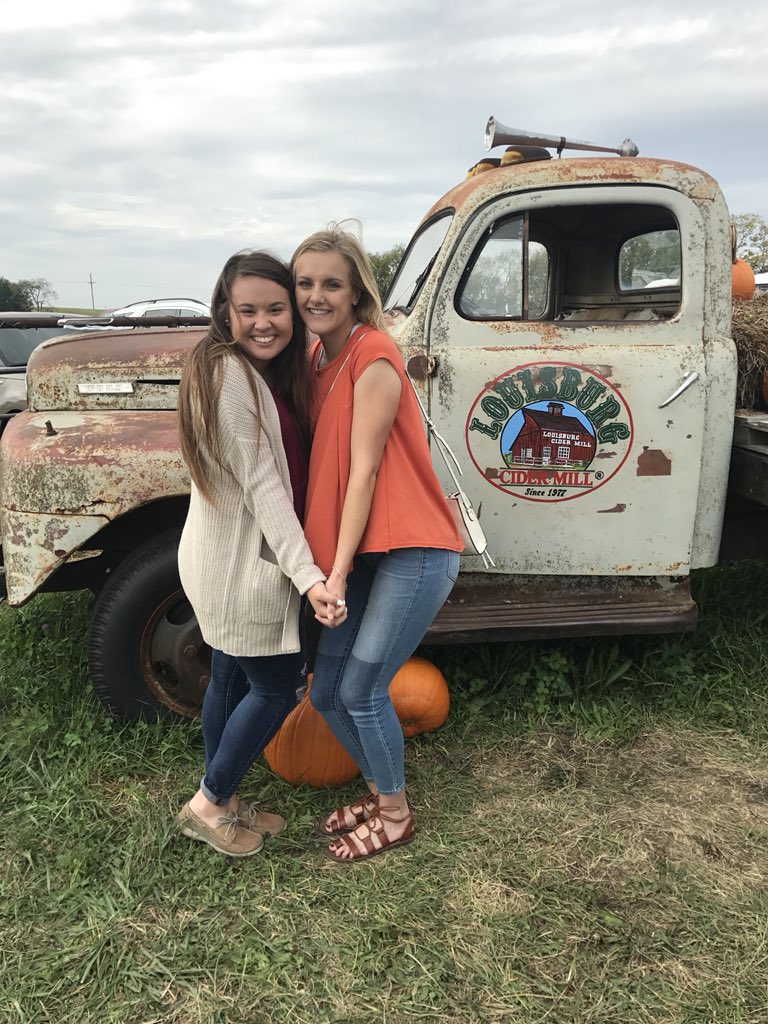 madisonsaucedo_'s tweet photo. #GreekFamFriday with the best gal pals ever 💖 #BUGWPC18 #ZetaKappa18 https://t.co/qP1ZWdNWXt