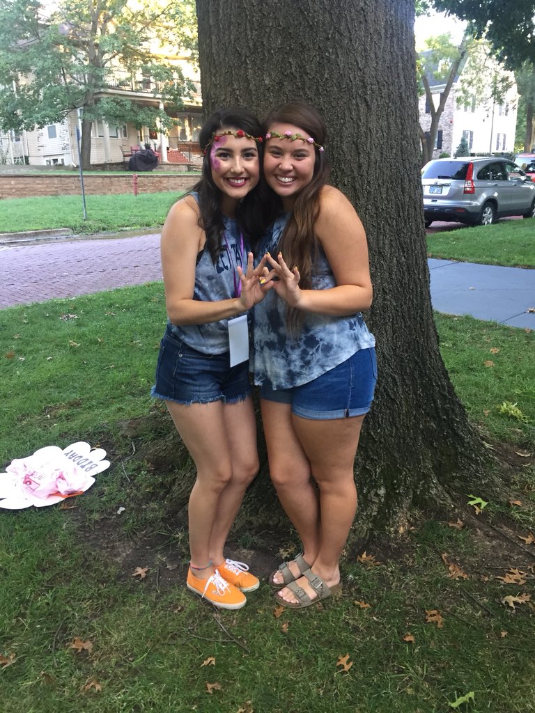 madisonsaucedo_'s tweet photo. #GreekFamFriday with the best gal pals ever 💖 #BUGWPC18 #ZetaKappa18 https://t.co/qP1ZWdNWXt