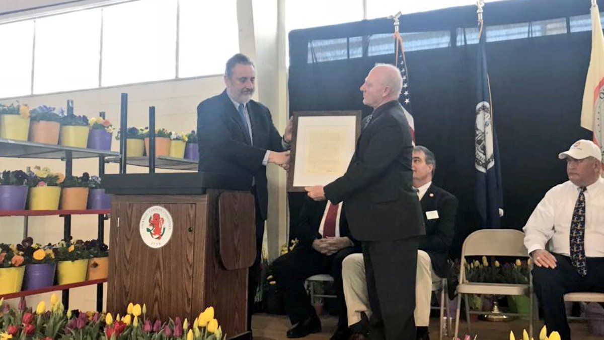 NLAmbassadorUSA's tweet photo. Very happy to be in Orange County. Honored to present the official proclamation to the people of Orange. Tulips make me feel right at home. #NLinOrangeVA #Virginia https://t.co/LsTiXeej3h