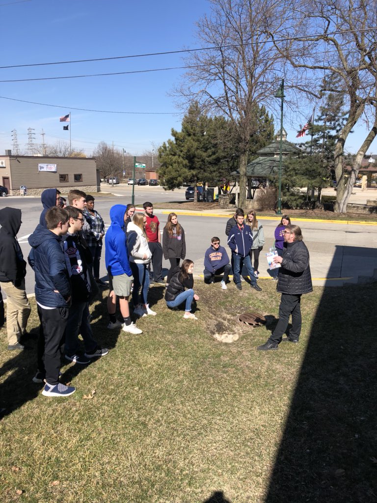 Learning from the artist <a href="/MoriartyRob/">Rob Moriarty</a> about the Lemont Massacre.  #GoLemont #BlueRibbonSchool