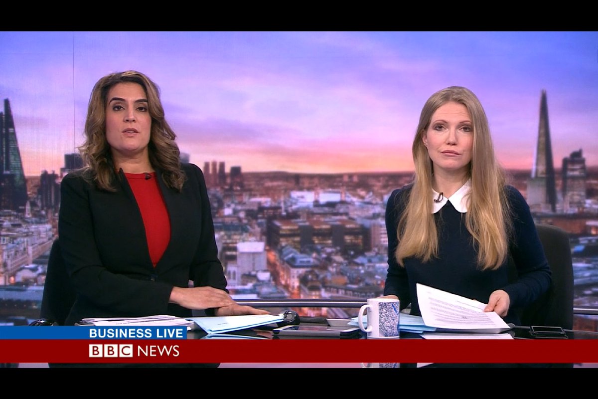 CharmGentFan's tweet photo. The Beautiful #AliceBaxter with #SamanthaSimmondds together on BBC Business Live [09-03-2018] 😍 #Celebs #Stunning #Blonde #Brunette https://t.co/nDrFWKR1tr