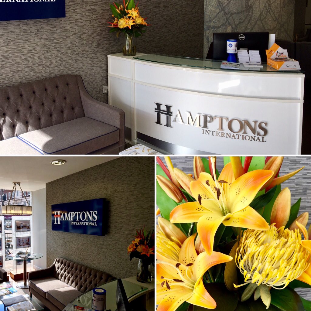 We have new flowers on reception from <a href="/floralimagelond/">Floral Image London</a> it's Friday and the sun is shining! #FridayFeeling #HamptonsInternational #London #Knightsbridge #SpringEquinox #Property