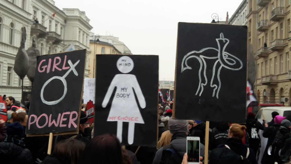notesfrompoland's tweet photo. Thousands of protesters have begun to gather in cities around Poland for the #CzarnyPiątek #BlackProtest against proposed legislation to restrict what is already one of Europe's strictest abortion laws https://t.co/8YMhnrRFZe