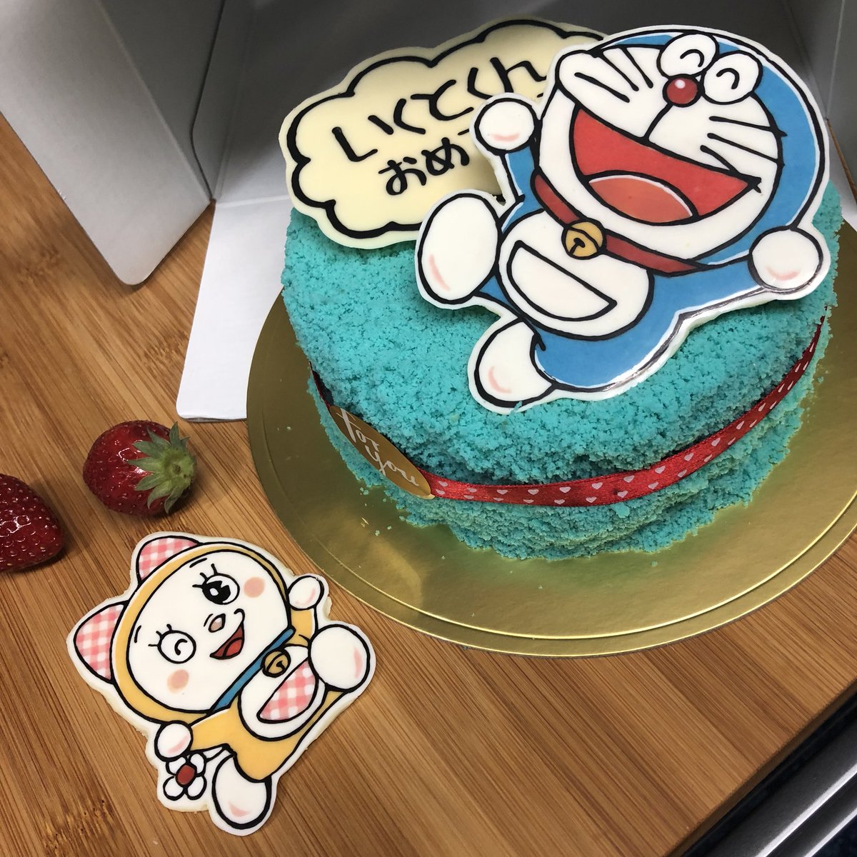 モロン １５センチのケーキなんだから キャラチョコ が乗るか乗らないかくらい作る前にわかるはずなんだけど のらなかった ドラミちゃん は別添えで ドラえもん キャラチョコ お菓子作り