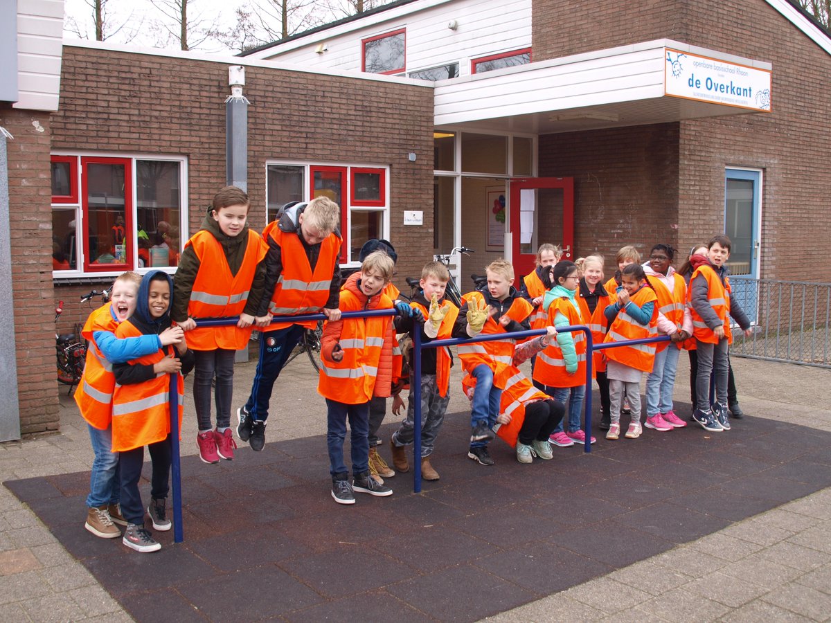 De opschoonploeg van OBS de Overkant.