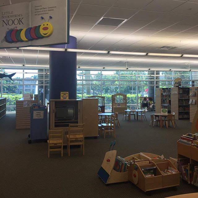 RobbinSimmons7's tweet photo. It is a perfect South Florida day. Where are The #Littles? Their own little corner of heaven. Yep, theyโre mine! #bookworms #springbreak #library #thatSoFlolife https://t.co/q8gg4exsnk https://t.co/BXYAqwVHSK