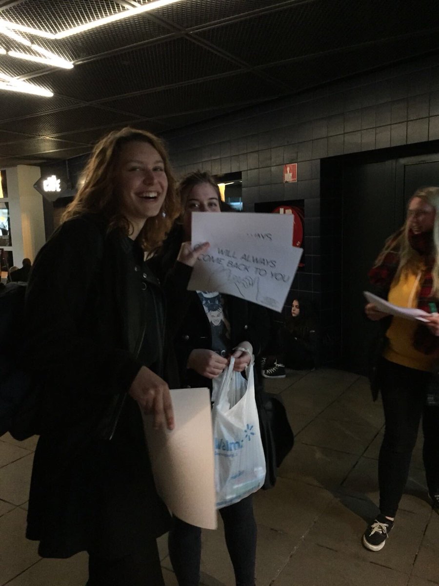 5SOS3WWProject's tweet photo. It’s happening guys!
Everyone in #5SOS3Antwerp have a poster now!
We can’t wait to see your pictures and videos.
Enjoy the show guys!! We love you.
#5SOS3WWProject https://t.co/rQCKks0KaF