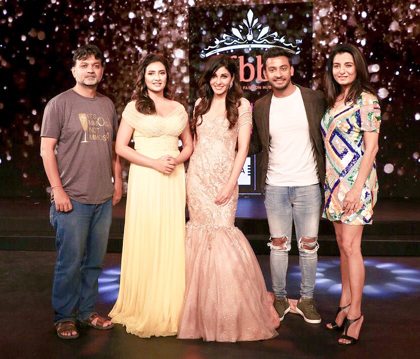bonysengupta's tweet photo. Pictures from last nights @fbb_india @feminamissindia #MissIndiaEast2018 @ColorsTV
Wishing the participants all the very best for their future 😊🤗🤘🏻
@subhashreesotwe @MeiyangChang @srijitspeaketh @Pooja_Chopra_ #KomalSood https://t.co/6RWKqS77Q9