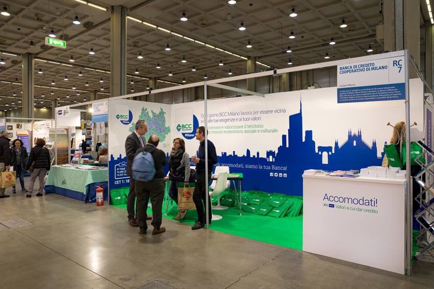 BCC_Milano's tweet photo. Eccoci a @Falacosa_Giusta, fiera del consumo critico e degli stili di vita sostenibili. Ecco le coordinate: stand RC7, padiglione 3, #FieraMilanoCity fino al 25 marzo. Ti aspettiamo! #FaLaCosaGiusta https://t.co/0jZ8FekaQI