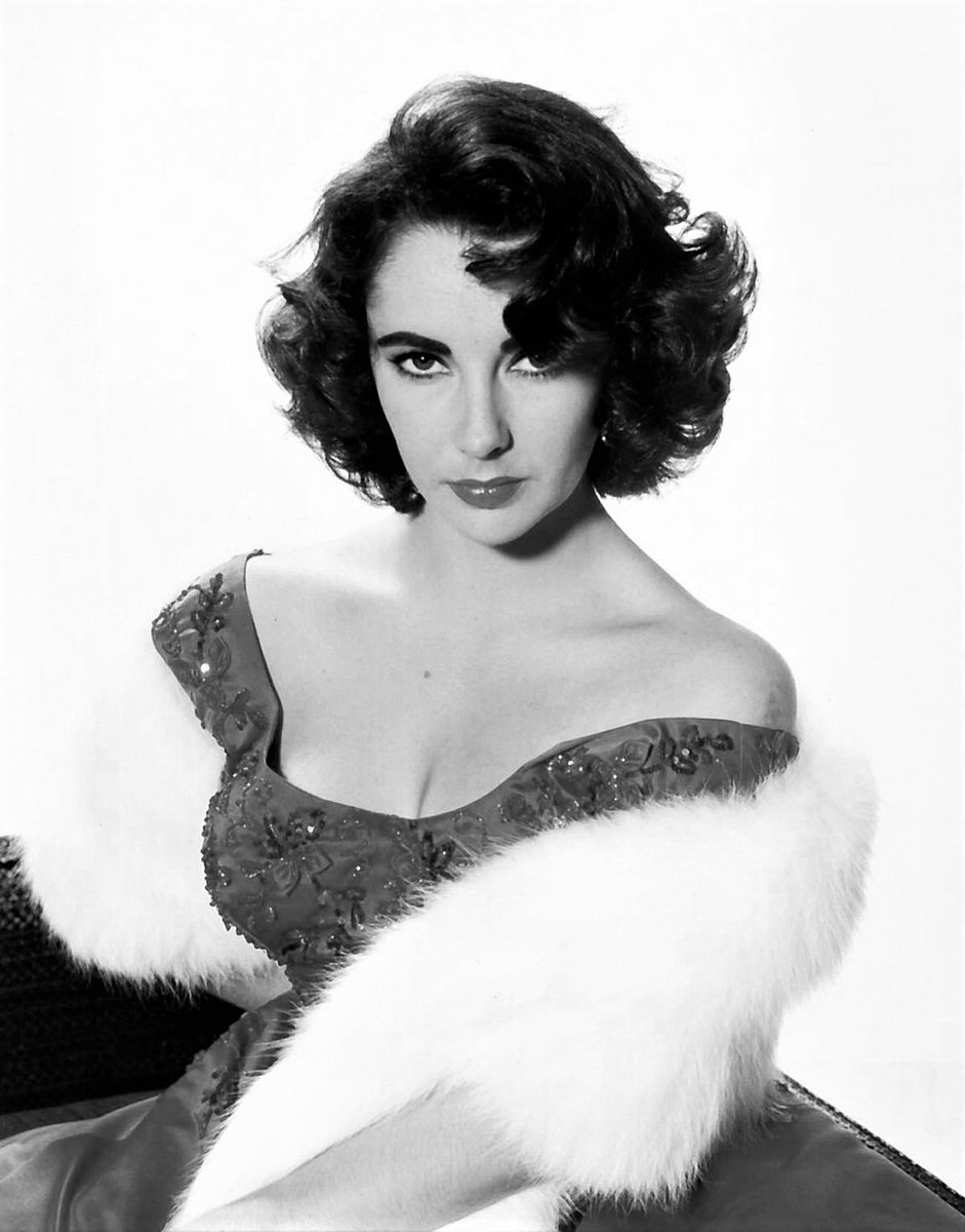 MaxwellToluca's tweet photo. El 23 de marzo de 2011 fallece #LizTaylor, fue una actriz británica-estadounidense de cine, teatro y televisión. 
#UnDíaComoHoy #ViernesDeLounge #RevistaMAXWELL https://t.co/lU6qGlAJ9T
