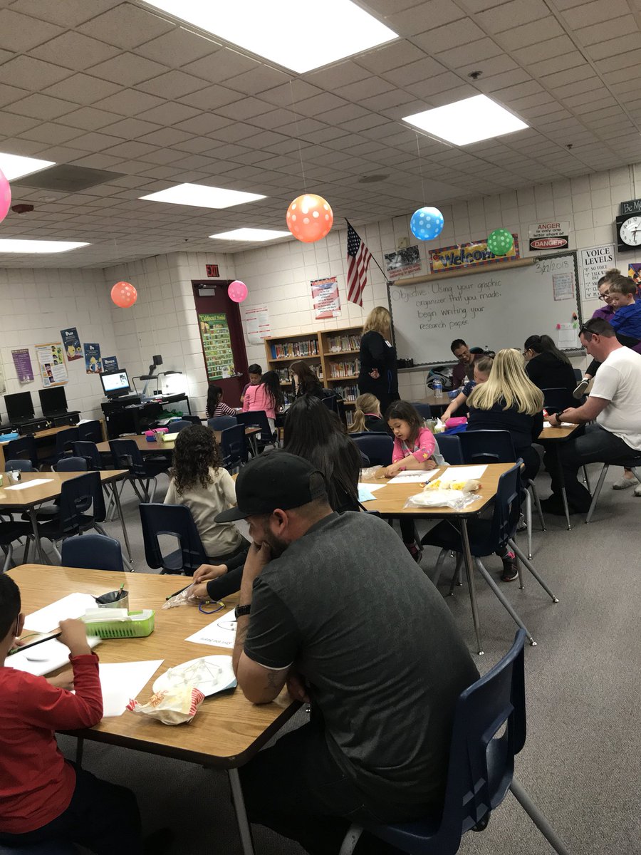 CCSDFamily's tweet image. UFL on the go! 🚘
@Adams_Allstars 
 
Our team enjoyed supporting Math &amp;amp; Science Night with 30 minute rotations of “Composing &amp;amp; Decomposing Numbers in K-1st Grade” 
#familyengagement #linkedtolearning