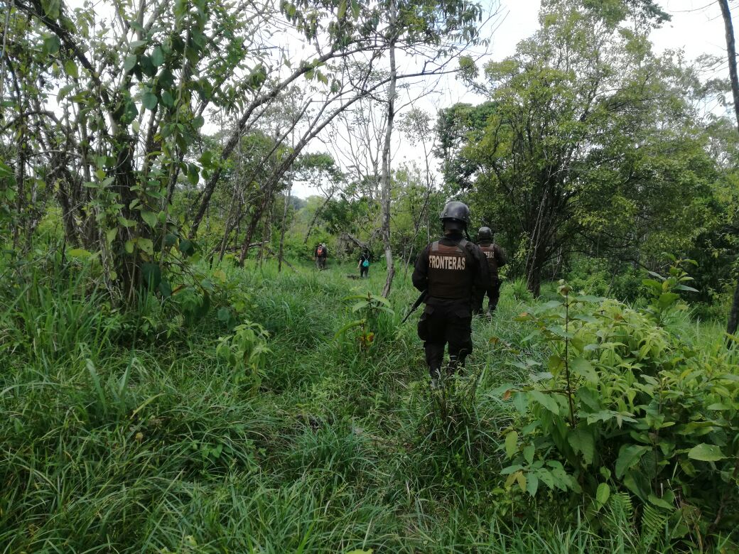 Durante una inspección en Crucitas de Cutris, San Carlos, junto con funcionarios del SINAC, oficiales de <a href="/D_Fronteras_CR/">Policia de Fronteras</a> del <a href="/seguridadcr/">seguridadCR</a> aprehendieron a cuatro foráneos indocumentados y decomisaron mercurio oculto en un empaque de pasta dental, nueva modalidad usada en la zona.